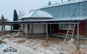 Односкатный навес к дому 12 x 6 из профилированного поликарбоната